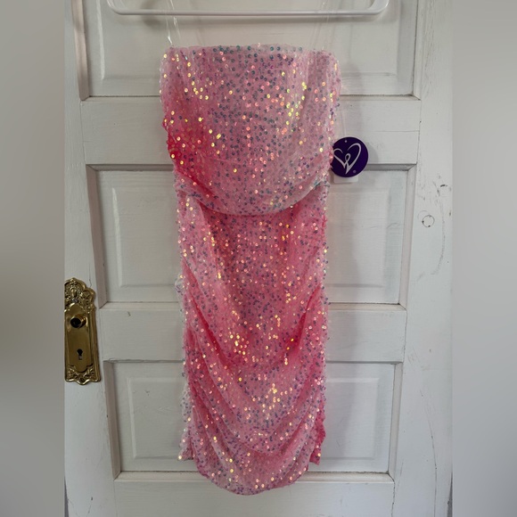 Enchanting Muse Iridescent
Sequin Mini Dress - Picture 7 of 10